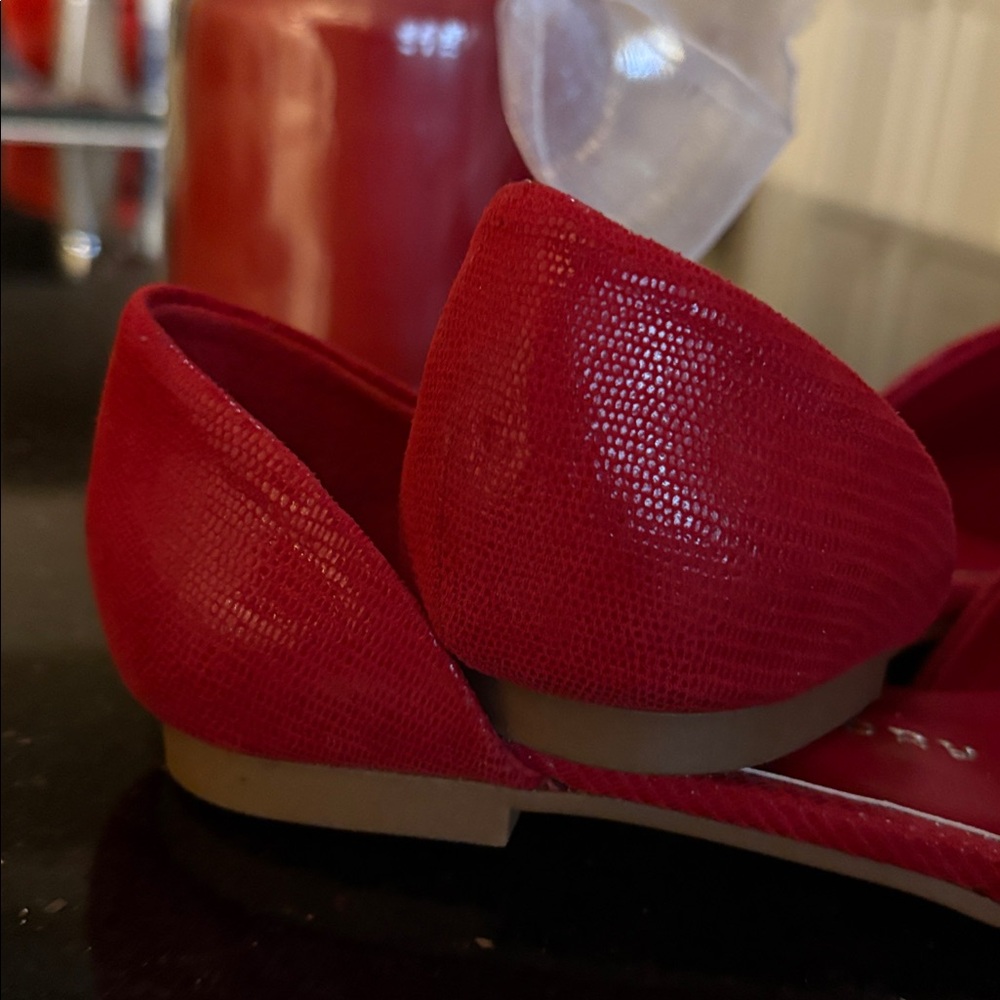 Chinese Laundry Vibrant Red Pointed Flats - Picture 2 of 6